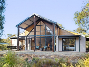 Inji Homestead - 5 acre holiday home in Margaret river region